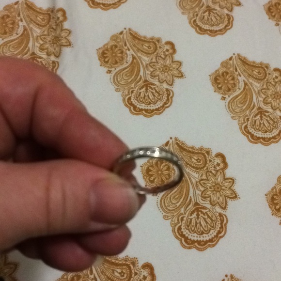 Channel set diamond ring - Picture 2 of 2